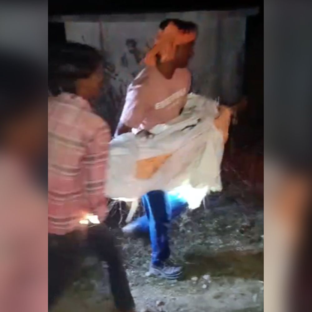 गढ़वा में किशोरी की हत्या, ऑनर किलिंग की आशंका:पुलिस ने जलती चिता से शव को निकाला, पिता और भाई हिरासत में