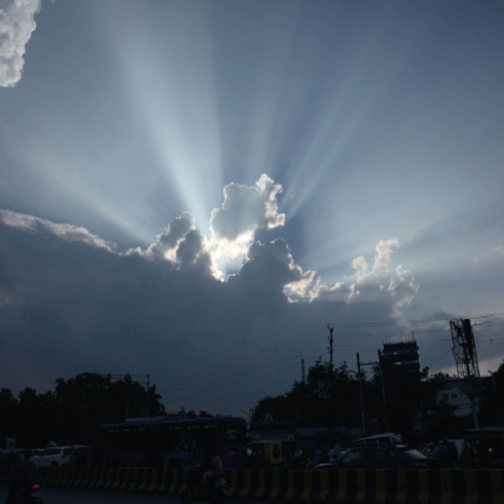 पहाड़ों पर बर्फबारी शुरू, रात के तापमान में आई गिरावट:आसमान साफ होते ही हवा की दिशा उत्तर-पूर्वी हो जाएगी, इससे ठंड असर दिखाएगी, अब कोई सिस्टम नहीं