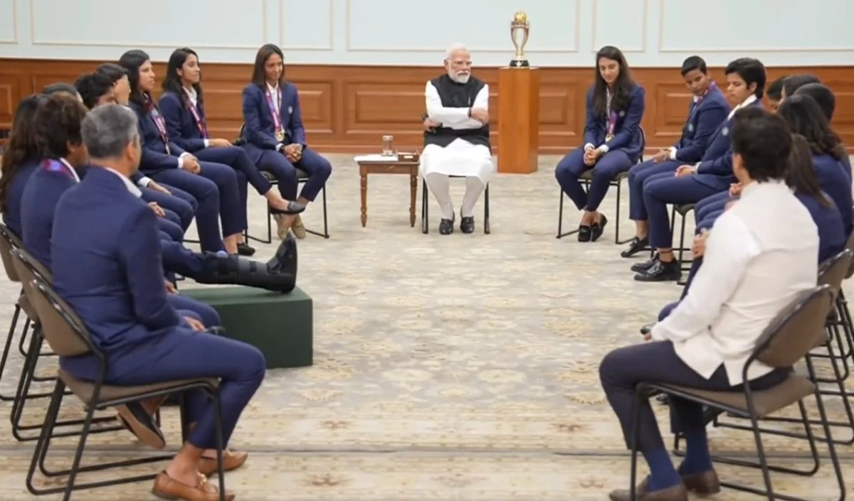 विश्व कप चैंपियंस महिलाओं से पीएम मोदी की दिल छू लेने वाली मुलाकात, देश की हर बेटी के लिए बताया प्रेरणा