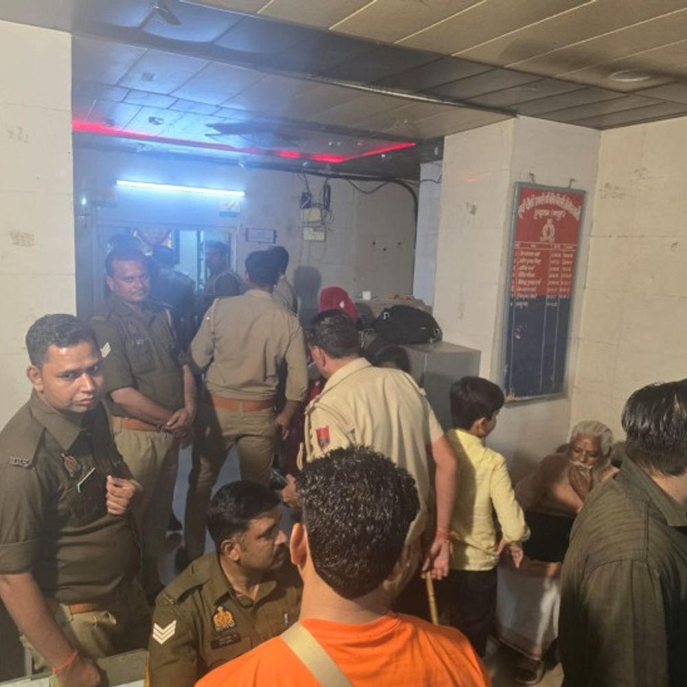 बांके बिहारी मंदिर में मारपीट का मामला:आरोपी श्रद्धालुओं में दो फौजी भाई,पुलिस ने एक महिला सहित 5 लोगों के खिलाफ दर्ज की FIR
