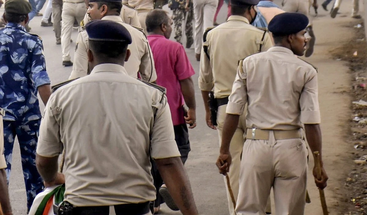 Maharashtra: लूटपाट के मामले में तीन व्यक्ति गिरफ्तार, 10 लाख रुपये का सामान बरामद