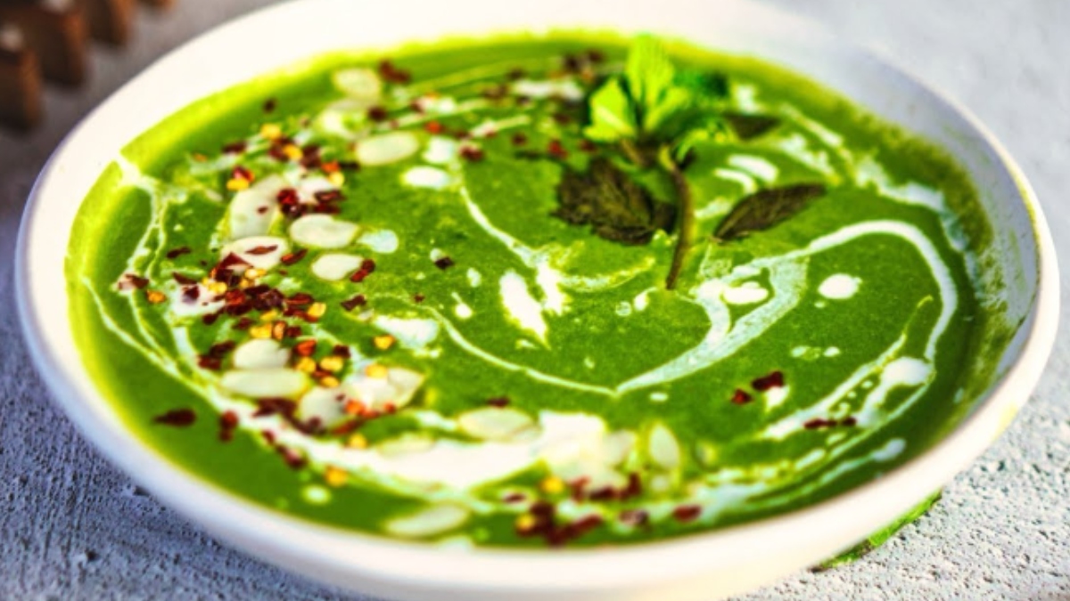 सर्दियों में शरीर में भर जाएगी गर्माहट, ऐसे बनाएं पालक का सूप, इतना टेस्टी कि बार-बार पीने का मन करेगा