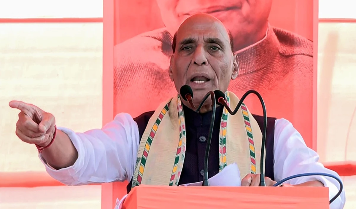 सेना को राजनीति में मत घसीटो, Rajnath Singh की Rahul Gandhi को दो टूक