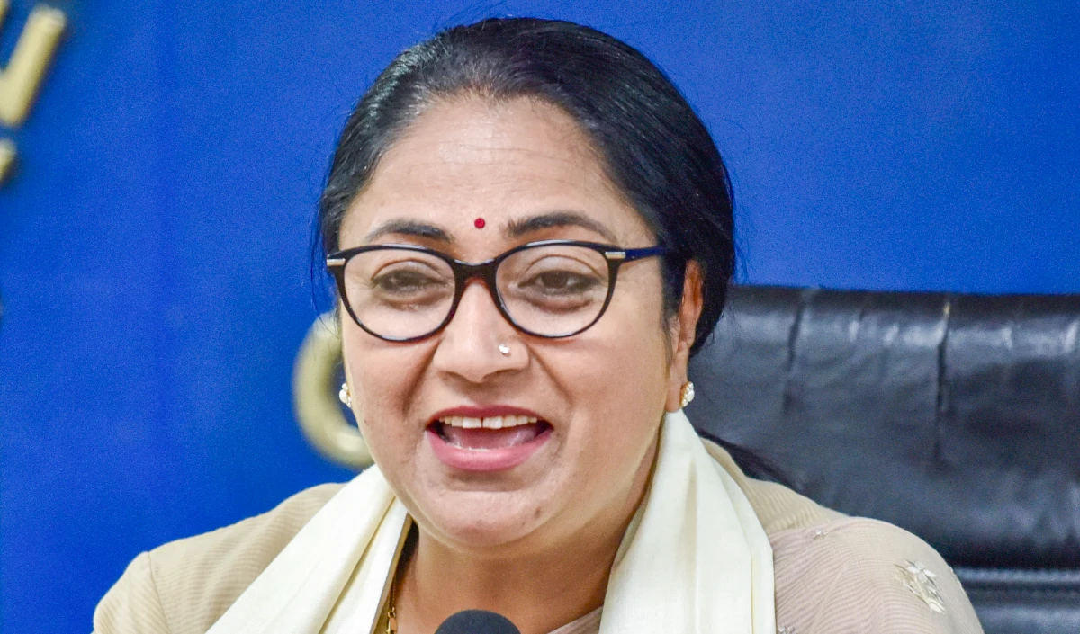 दिल्ली की मुख्यमंत्री रेखा गुप्ता ने जन सुनवाई कार्यक्रम में जनता की शिकायतों को सुना