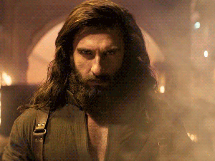 रणवीर सिंह की ‘धुरंधर’ रिलीज से पहले विवादों में:शहीद मेजर मोहित शर्मा के पेरेंट्स ने दिल्ली हाईकोर्ट से फिल्म पर रोक लगाने की मांग की