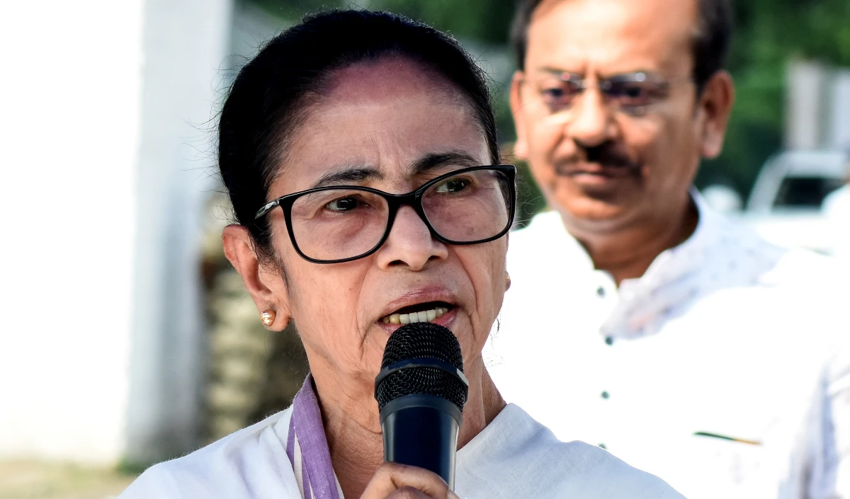 SIR In West Bengal | ममता बनर्जी  के विरोध के बावजूद बंगाल में SIR शुरू, मुख्य निर्वाचन अधिकारी ने BLO सुरक्षा को लेकर बुलाई समीक्षा बैठक