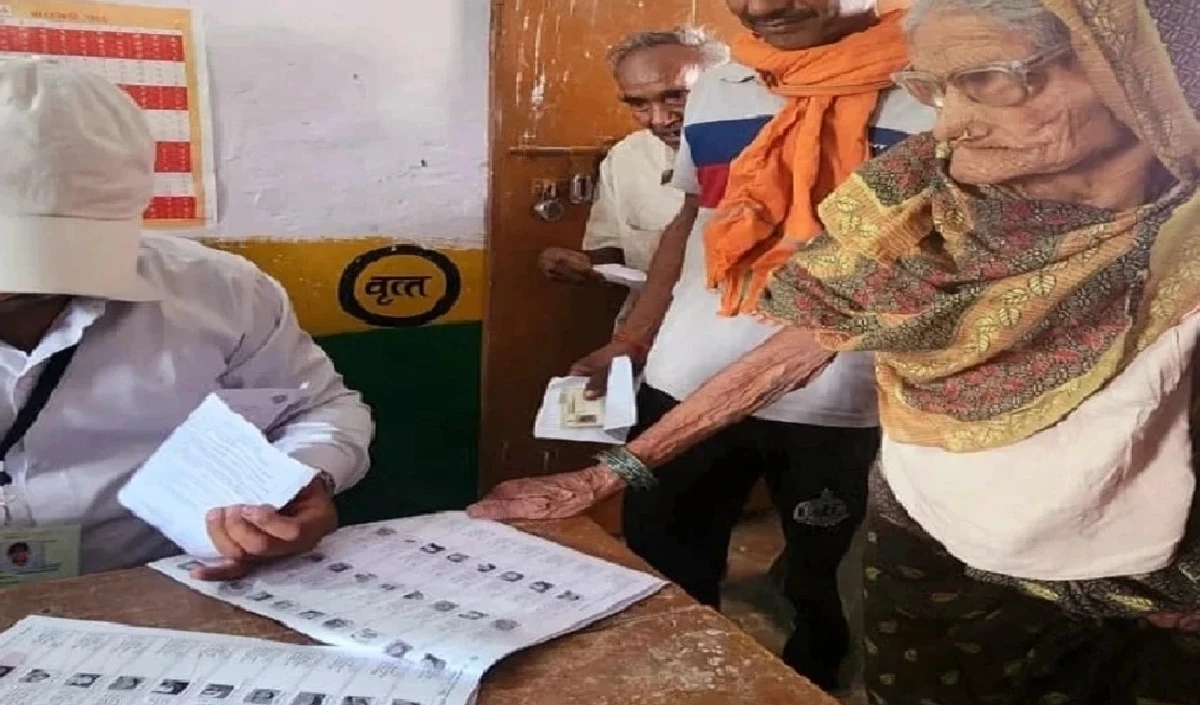 तमिलनाडु और पश्चिम बंगाल में SIR के खिलाफ याचिका, SC ने 2 हफ्ते में निर्वाचन आयोग से जवाब मांगा