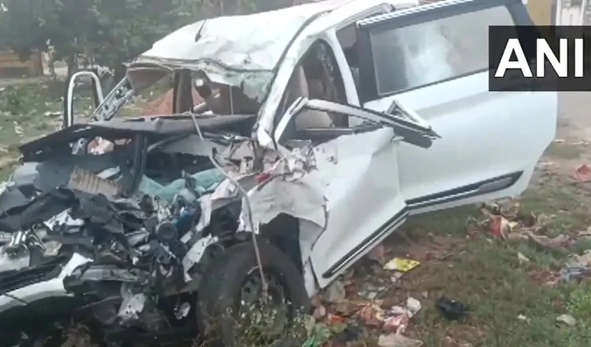 बाराबंकी में तेज रफ्तार का कहर! ट्रक-कार की जोरदार टक्कर में 6 जिंदगियां खत्म, सड़क पर मचा कोहराम