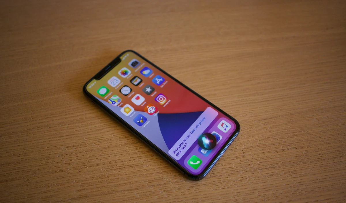 टिम कुक का बड़ा ऐलान 2026 तक आ रहा एपल का सुपर-स्मार्ट सिरी एआई