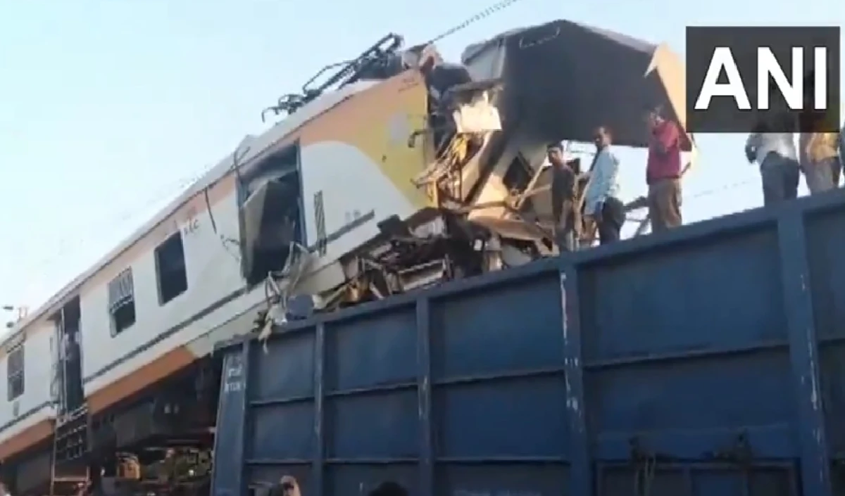 Bilaspur Train Accident: बिलासपुर में मालगाड़ी के ऊपर चढ़ी पैसेंजर ट्रेन, 4 यात्रियों की मौत