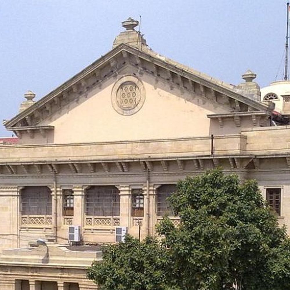 हाईकोर्ट ने कहा-अवैध खनन मामले में डीएम मिर्जापुर कार्रवाई करें:याचिका में कहा-वैध खनन पर कारण बताओ नोटिस का जवाब दिया गया