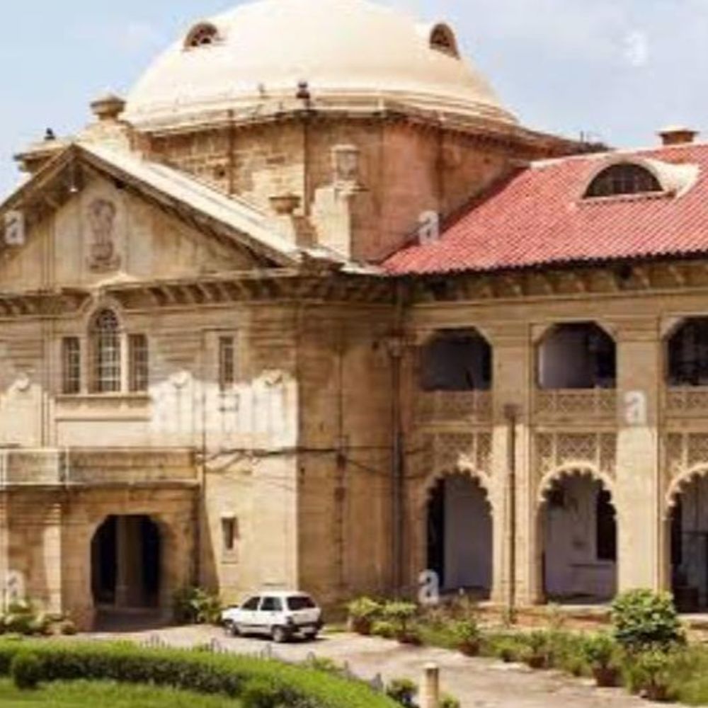 सरकारी महकमे में तेज़ी से बढ़ रहा भ्रष्टाचार-हाईकोर्ट:रिटायर्ड अधिकारियों को कोई छूट नहीं मिलनी चाहिए, कारण बताओ नोटिस के खिलाफ याचिका खारिज