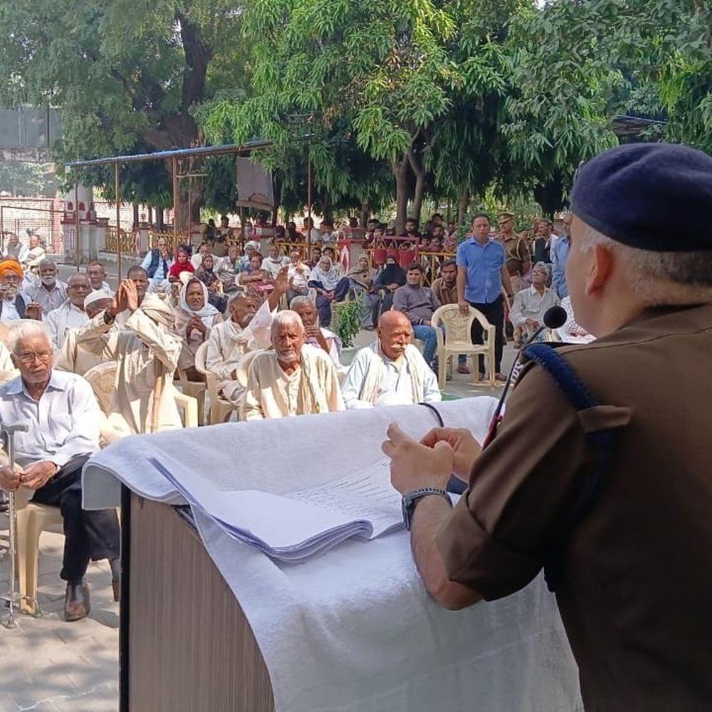 अलीगढ़ में 130 हिस्ट्रीशीटरों की हिस्ट्रीशीट बंद:एसएसपी ने 70 वर्ष से अधिक उम्र वाले हिस्ट्रीशीटरों को दी राहत, अब पुलिस मित्र बनकर रहेंगे