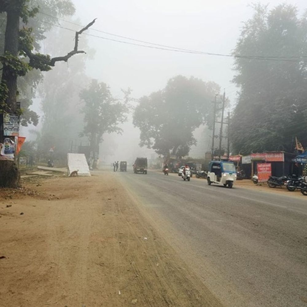 सरगुजा में ठंड की दस्तक, न्यूनतम तापमान 12 डिग्री:मोन्था का असर कम होने के बाद तीन दिनों में 8 डिग्री गिरा न्यूनतम तापमान, छाने लगे धुंध