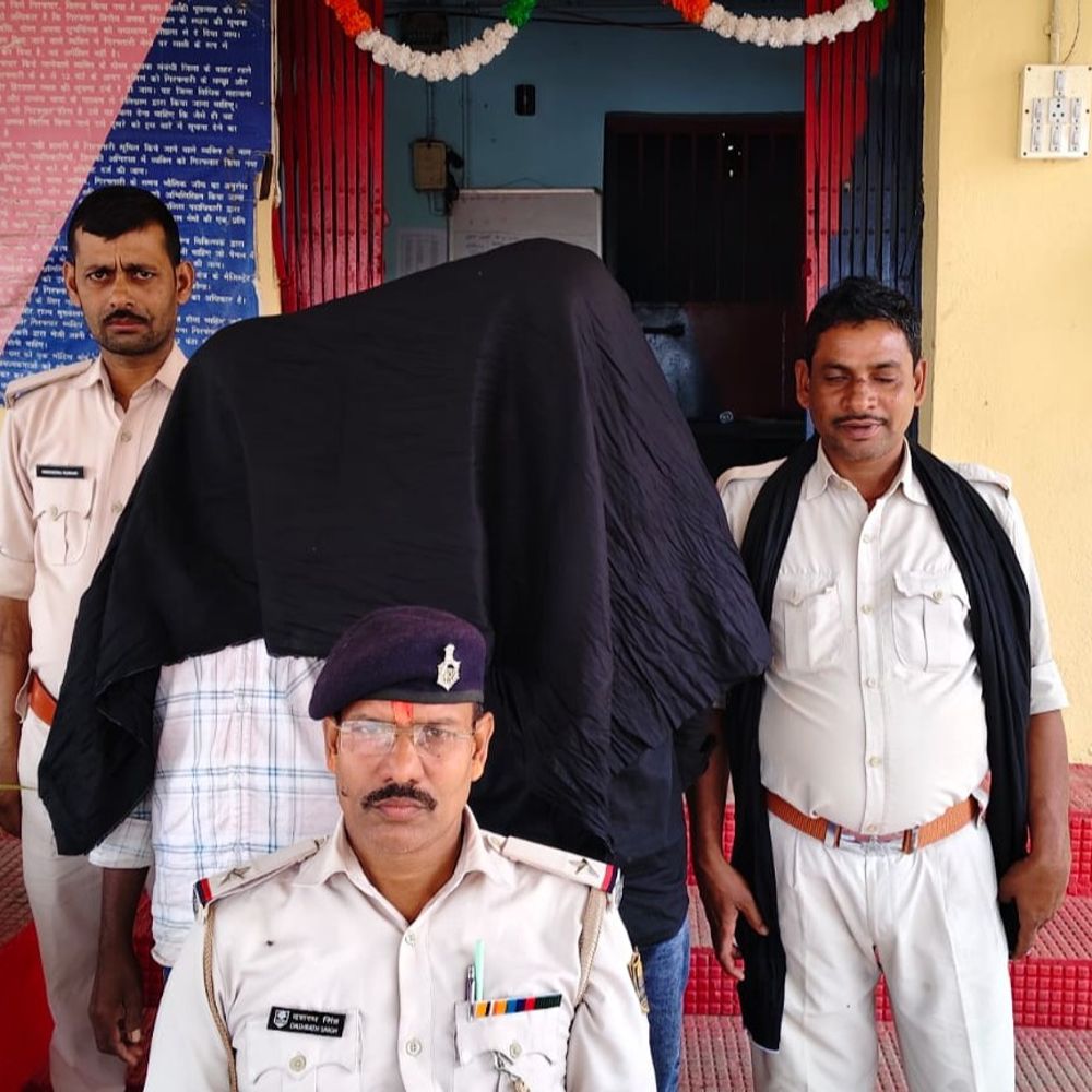 आंती के मडूका मोड़ से दो व्यक्ति गिरफ्तार:शराब के नशे में पाए जाने पर पुलिस ने की कार्रवाई, मद्य निषेध कानून के तहत मामला दर्ज