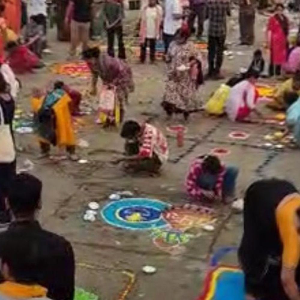 देव दीपावली के दियों से जगमग हुआ संगम घाट:लेजर शो देखने को टकटकी लगाए रहे लोग, दीपदान करने उमड़े श्रध्दालु