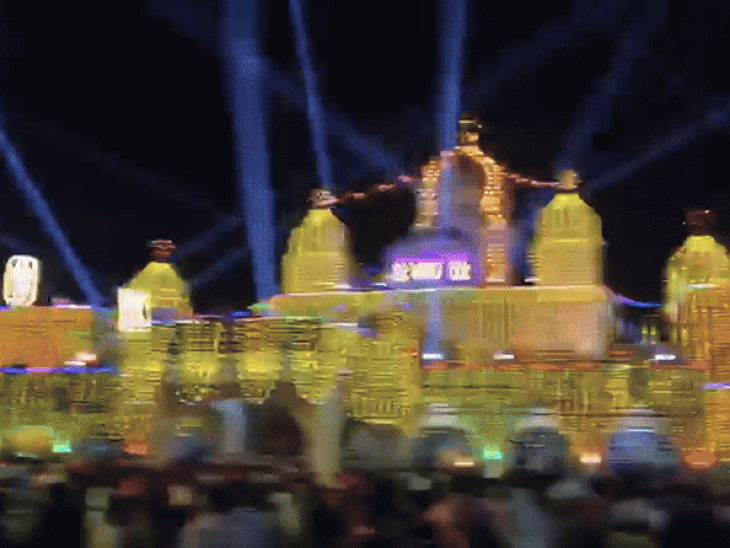 आगरा गुरुद्वारा गुरु के ताल में 1 लाख लोग पहुंचे-VIDEO:रंग बिरंगी लाइटों से सजा, जमकर आतिशबाजी हुई