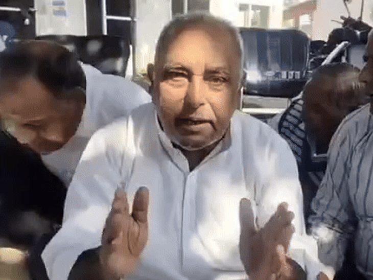 फतेहाबाद में नगर पार्षदों के धरने ने लिया राजनीतिक रूप:आज आएंगी सुनैना चौटाला; प्रशासन भी धरना खत्म करवाने के प्रयास में