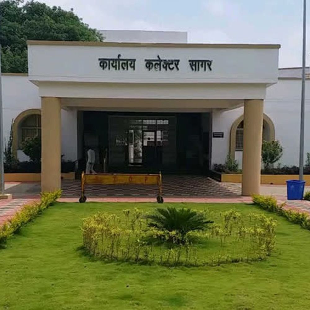 सागर में 28 ग्राम पंचायतों के सचिवों पर जुर्माना:कार्यों का निराकरण समय-सीमा में नहीं करने पर कलेक्टर ने की कार्रवाई