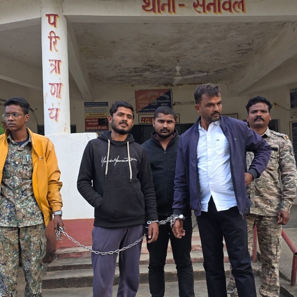 छेड़खानी, मारपीट और लूट मामले में तीन गिरफ्तार:छठी-कार्यक्रम में जा रहे लोगों की गाड़ी रोकी, सोने की चैन खींची, महिला से की थी छेड़छाड़