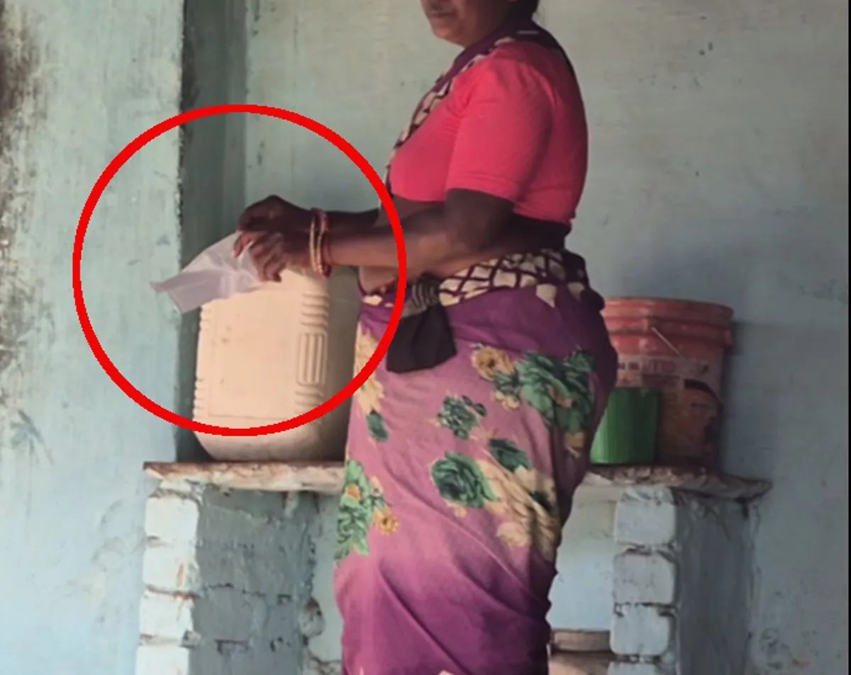 Video: दमोह में अवैध शराब का काला कारोबार: एसपी व कलेक्ट्रेट से 150 मीटर दूर खुलेआम बिक्री,स्टिंग में खुलासा