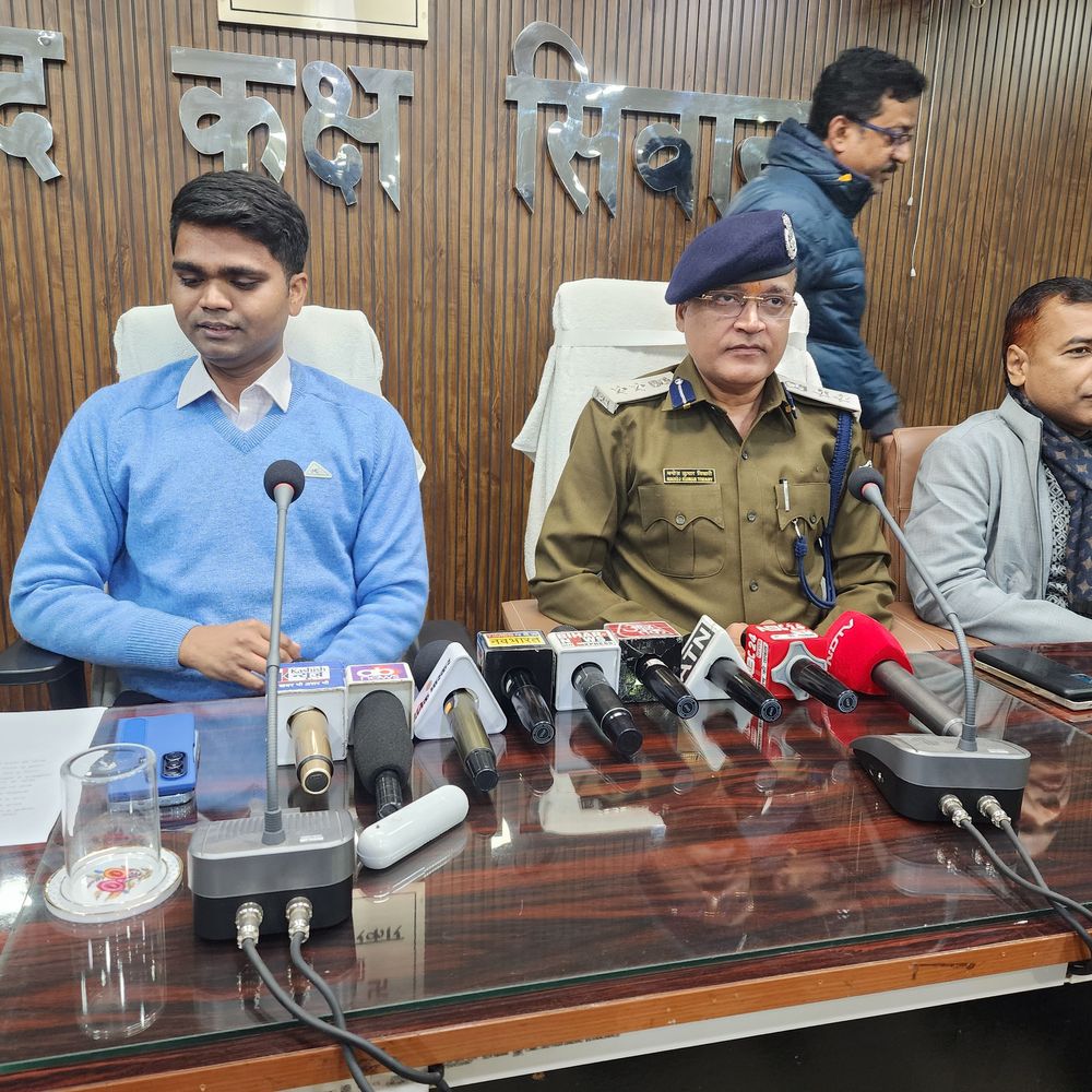 डीएम-एसपी ने की शांति-कानून व्यवस्था बनाए रखने की अपील:बोले- कोई भी शराब या किसी भी प्रकार के नशे का सेवन न करे, प्रशासन अलर्ट