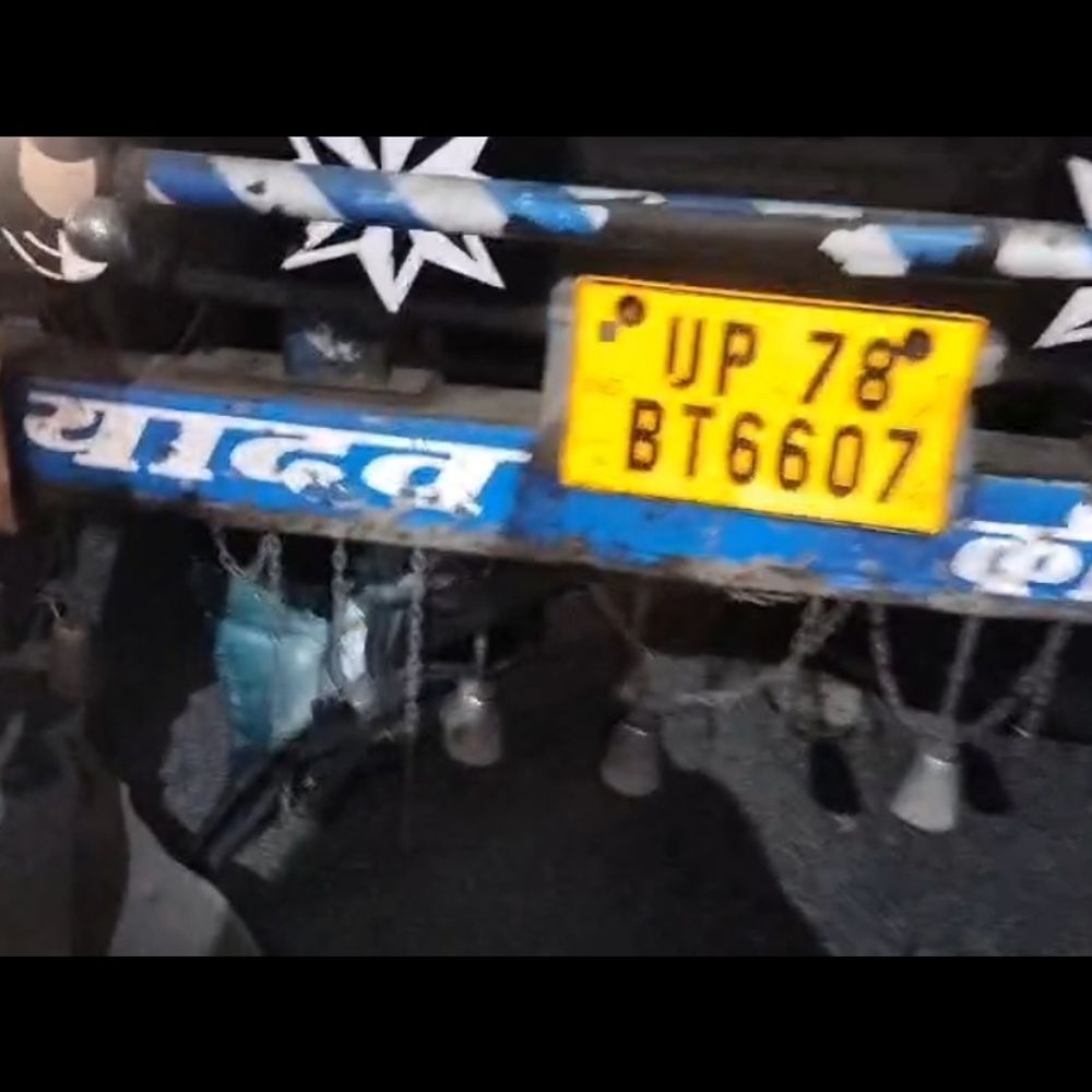 ट्रक ने स्कूटी को रौंदा, उछलकर दूर गिरी लड़की:ब्लड बैंक में काम करती है युवती, वाहन छोड़कर भागा चालक