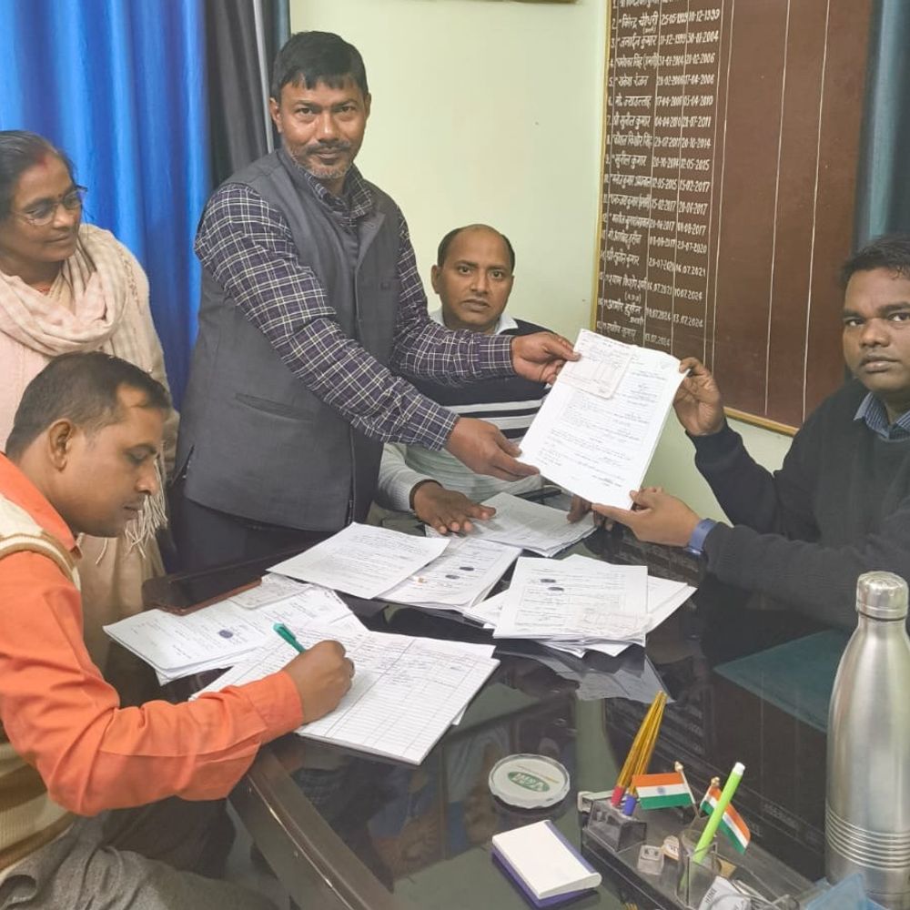 बलहा दुग्ध समिति चुनाव के लिए 8 ने किया नामांकन:निर्वाची पदाधिकारी सह सांख्यिकी पदाधिकारी रहे मौजूद