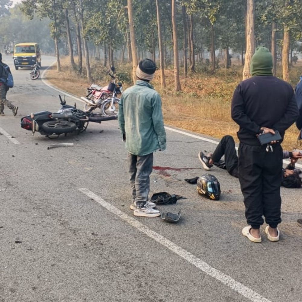 रामगढ़ के पालू जंगल मोड़ में हादसा:बाइक और स्कॉर्पियो की हुई सीधी भिड़ंत, पिता ने मौके पर तोड़ा दम, बेटा गंभीर