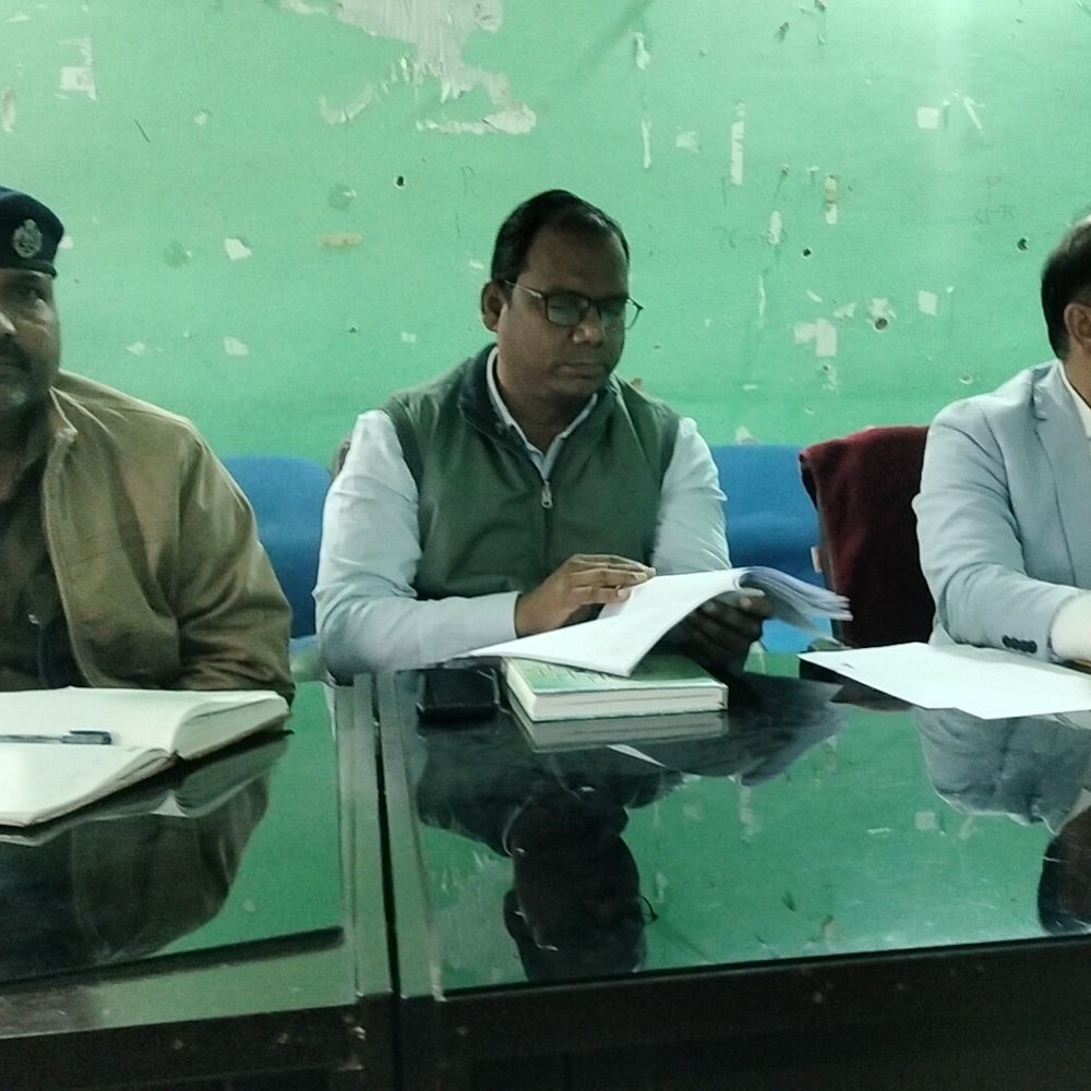 गोगरी प्रखंड मुख्यालय स्थित ट्रायसन भवन में जनता दरबार:16 भूमि विवाद मामले आए, 5 का मौके पर समाधान