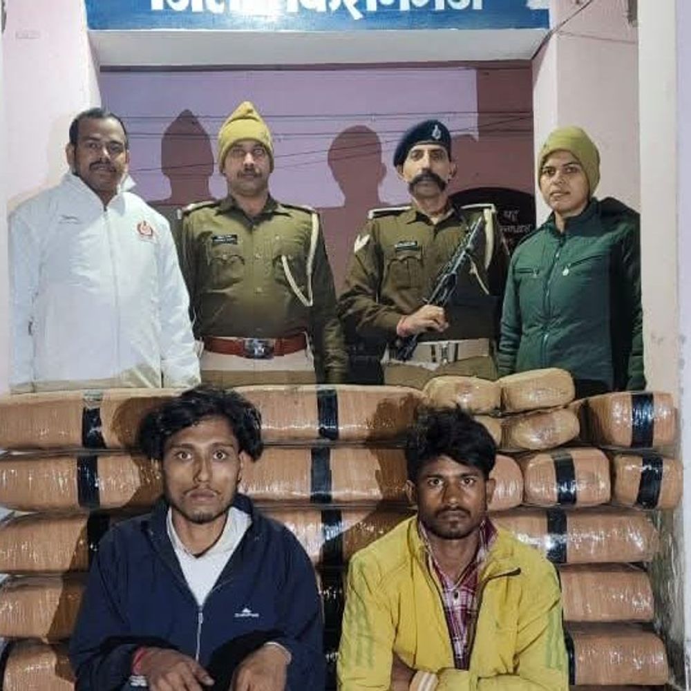 किशनगंज में 213 किलो गांजा जब्त:पश्चिम बंगाल नंबर वाले पिकअप वैन से बरामद, वैशाली के दो तस्कर गिरफ्तार
