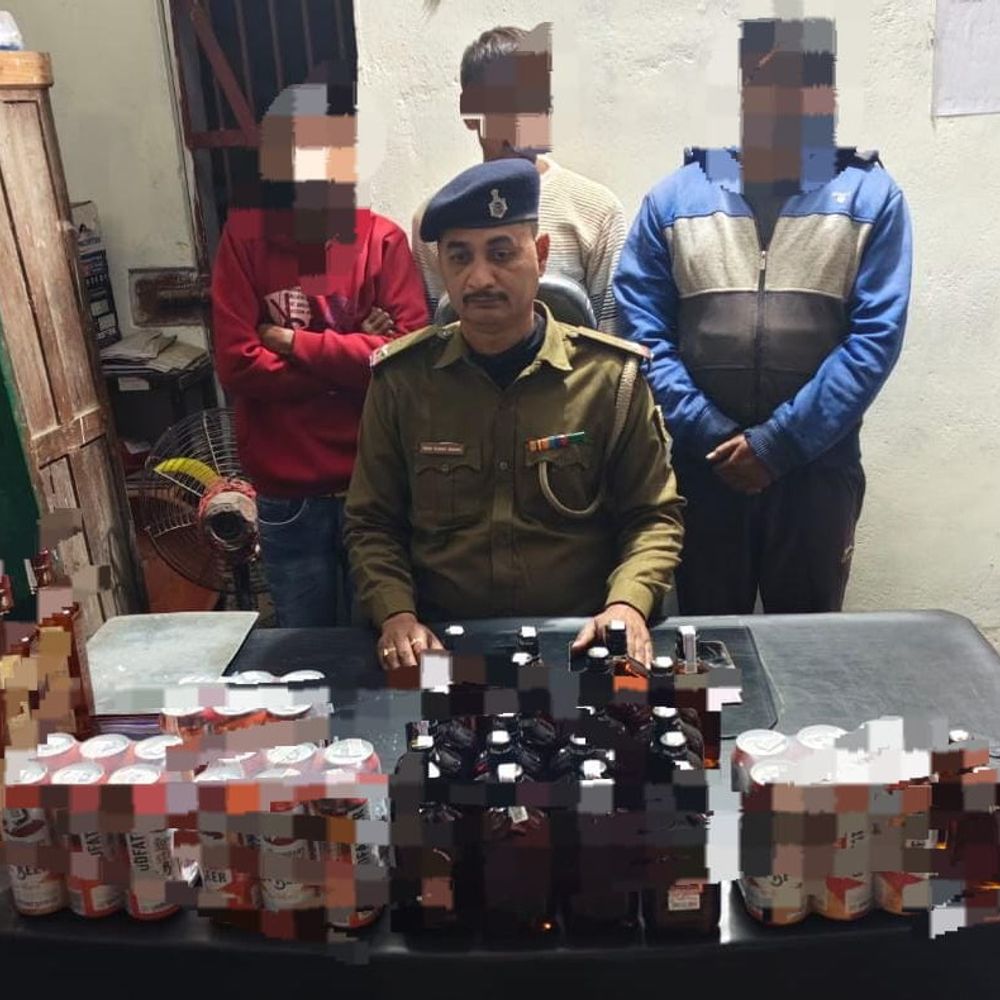शराब तस्करी, अवैध खनन पर गयाजी पुलिस की कार्रवाई:6 तस्कर और एक खननकर्ता गिरफ्तार, 309 लीटर शराब और वाहन जब्त