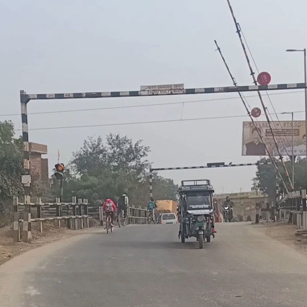 बदायूं में ओवरब्रिज को लेकर सपा-बीजेपी में होड़:क्रेडिट लेने की जुगत में सांसद आदित्य यादव और केंद्रीय मंत्री बीएल वर्मा