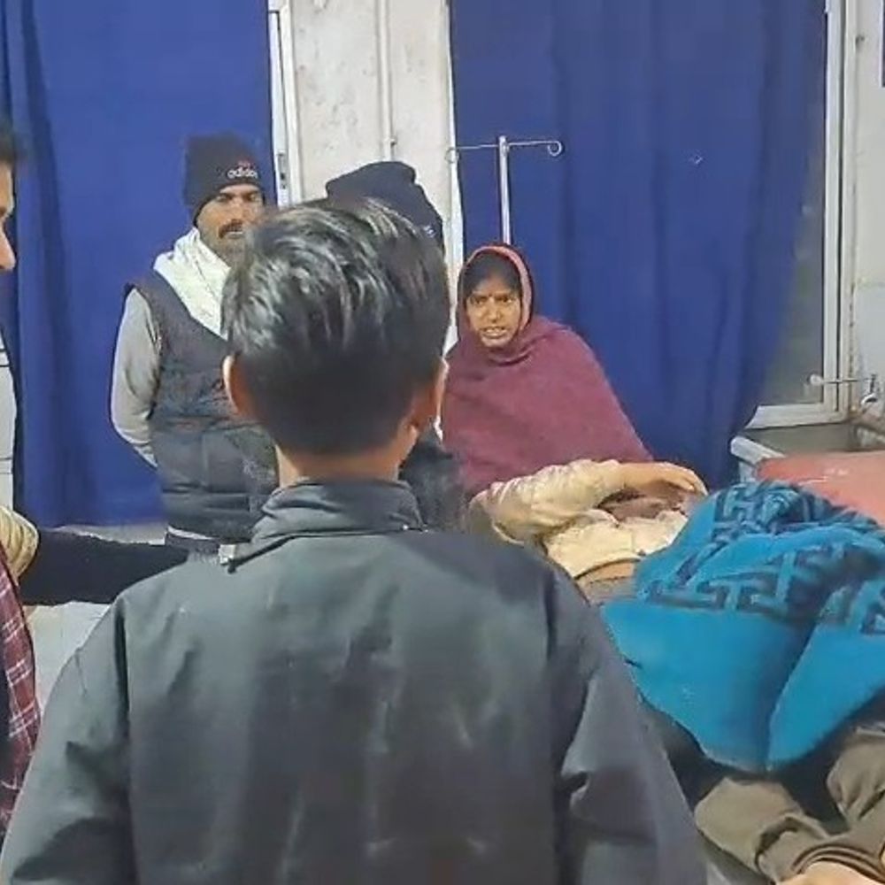 जमुई में युवक को रॉड से पीटा, पैर फ्रैक्चर:सोलहपुर चौक पर मारपीट, गंभीर घायल अस्पताल में भर्ती