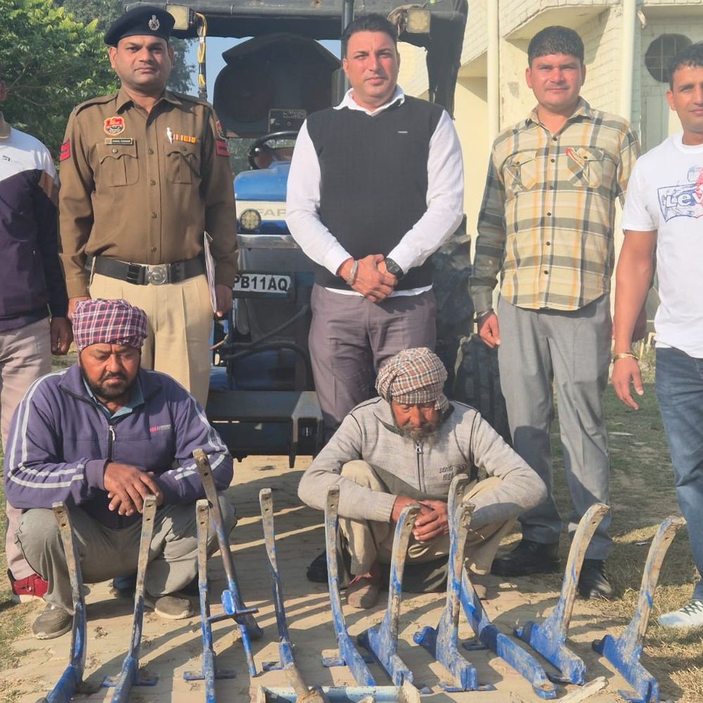 कैथल में खेतों से सामान चोरी करने वाले पकड़े:दिन में सामान देख रात को कर लेते चोरी, दो पटियाला के रहने वाले