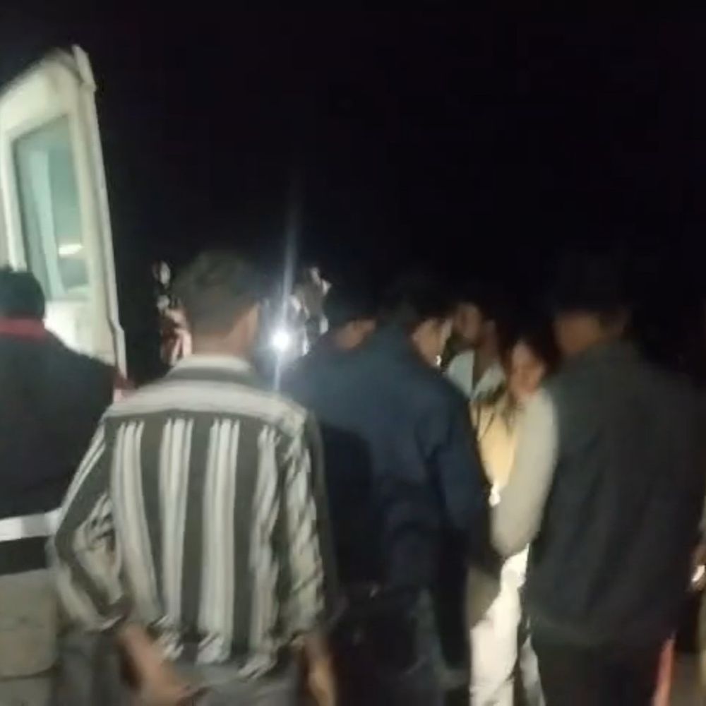 दो बाइकों में आमने-सामने भिड़ंत, 4 की मौत:सागर-कानपुर हाईवे पर हादसा, एक गंभीर घायल