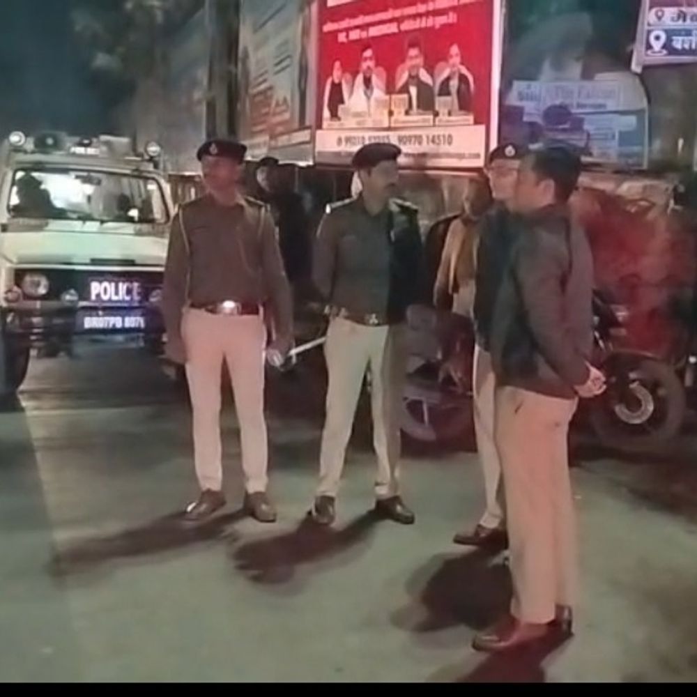 हेलमेट पहनकर घर से निकलें, लगातार चलेगा वाहन जांच अभियान:दरभंगा में गाड़ियों के कागजात-बीमा देख रहे अधिकारी, ड्राइविंग लाइसेंस की भी हो रही जांच