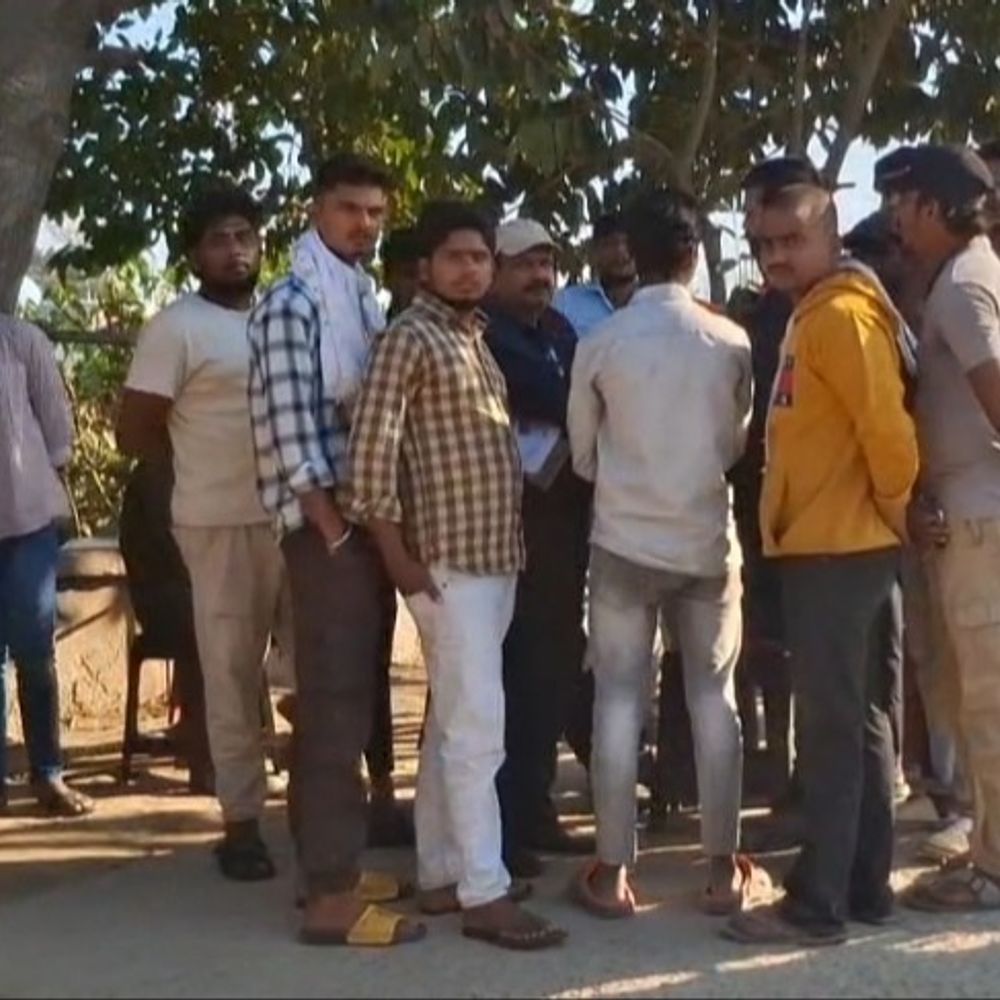 दरभंगा के दोनार में गो तस्करी की आशंका पर हंगामा:पिकअप से 9 गाय का रेस्क्यू; ड्राइवर गिरफ्तार, 2 सहयोगी फरार; पुलिस बोली- कानूनी कार्रवाई होगी