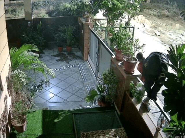 सूने मकान से 30 लाख से ज्यादा की ज्वैलरी चोरी,VIDEO:परिवार गया था पैतृक घर, चोरों ने एक ही कॉलोनी में दो घरों को बनाया निशाना