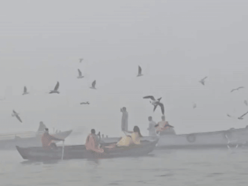 काशी में 15-17KM की रफ्तार से बह‌‌ रही ठंड हवा:हिमाचल से पश्चिमी विक्षोभ ने किया है प्रवेश,24 घंटे में 2 डिग्री गिरा तापमान