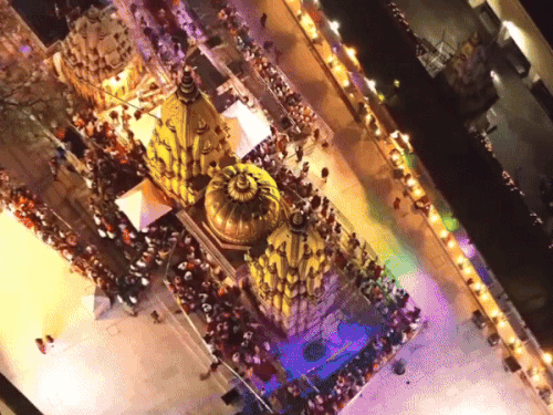 काशी विश्वनाथ धाम में आज से स्पर्श दर्शन हुआ बंद:मंदिर प्रशासन ने लिया फैसला, नववर्ष पर 5 लाख श्रद्धालुओं के आने का अनुमान