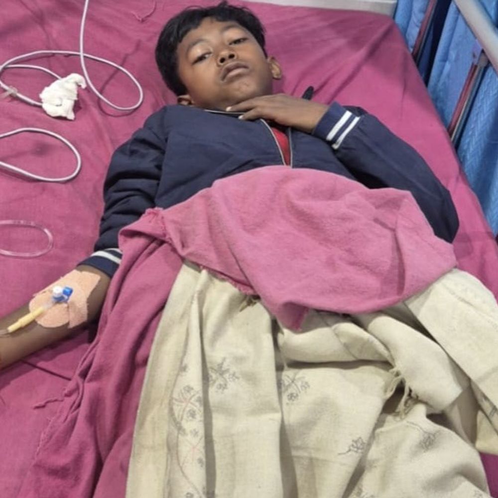 तिलक समारोह में चली गोली, किशोर घायल:पानी पीने जा रहा था नाबालिग, नाच-गाने के बीच फायरिंग; घुटने के नीचे लगी बुलेट