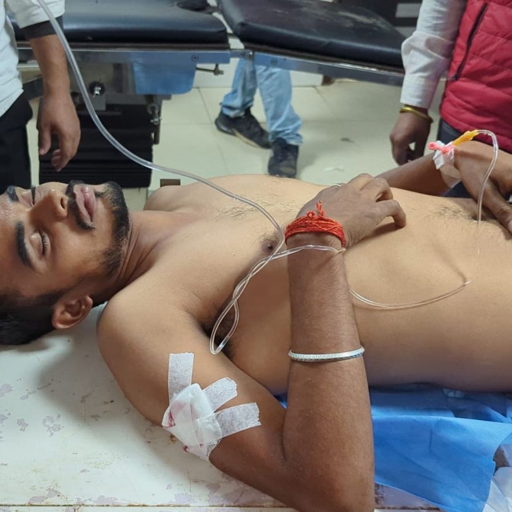 गोली मारने के मामले में मुख्य आरोपी गिरफ्तार:पत्नी के अफेयर का विरोध करने पर फायरिंग, श्राद्धकर्म से लौटते समय दागी थी बुलेट