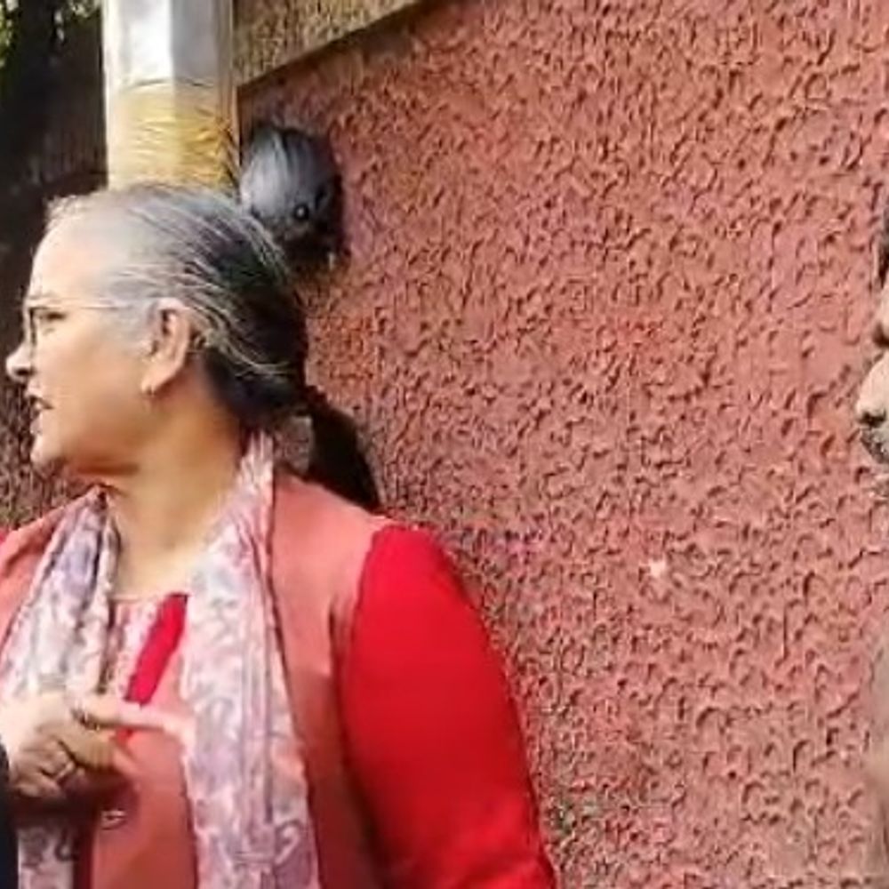 लखनऊ में मेयर का एक्शन:लालबाग में अतिक्रमण हटाने के लिए सड़क पर उतरी, नगर आयुक्त भी मौजूद