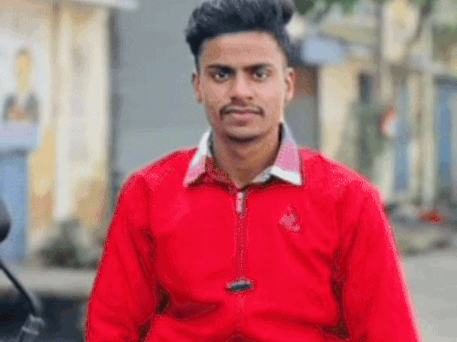 टक्कर मारकर 30 मीटर तक बाइक सवारों को घसीटा:मेरठ-करनाल हाईवे पर ट्रक की चपेट में आकर बाइक सवार दो की मौत, तीसरा गंभीर