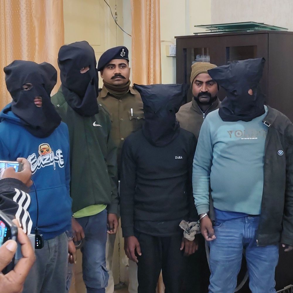 थाने में सुपारी देने वाले को शूटर ने मारा थप्पड़:अभिषेक हत्याकांड में पूछताछ के दौरान घटना, भांजा के हत्या के आरोपी मामा समेत चार को भेजा जेल