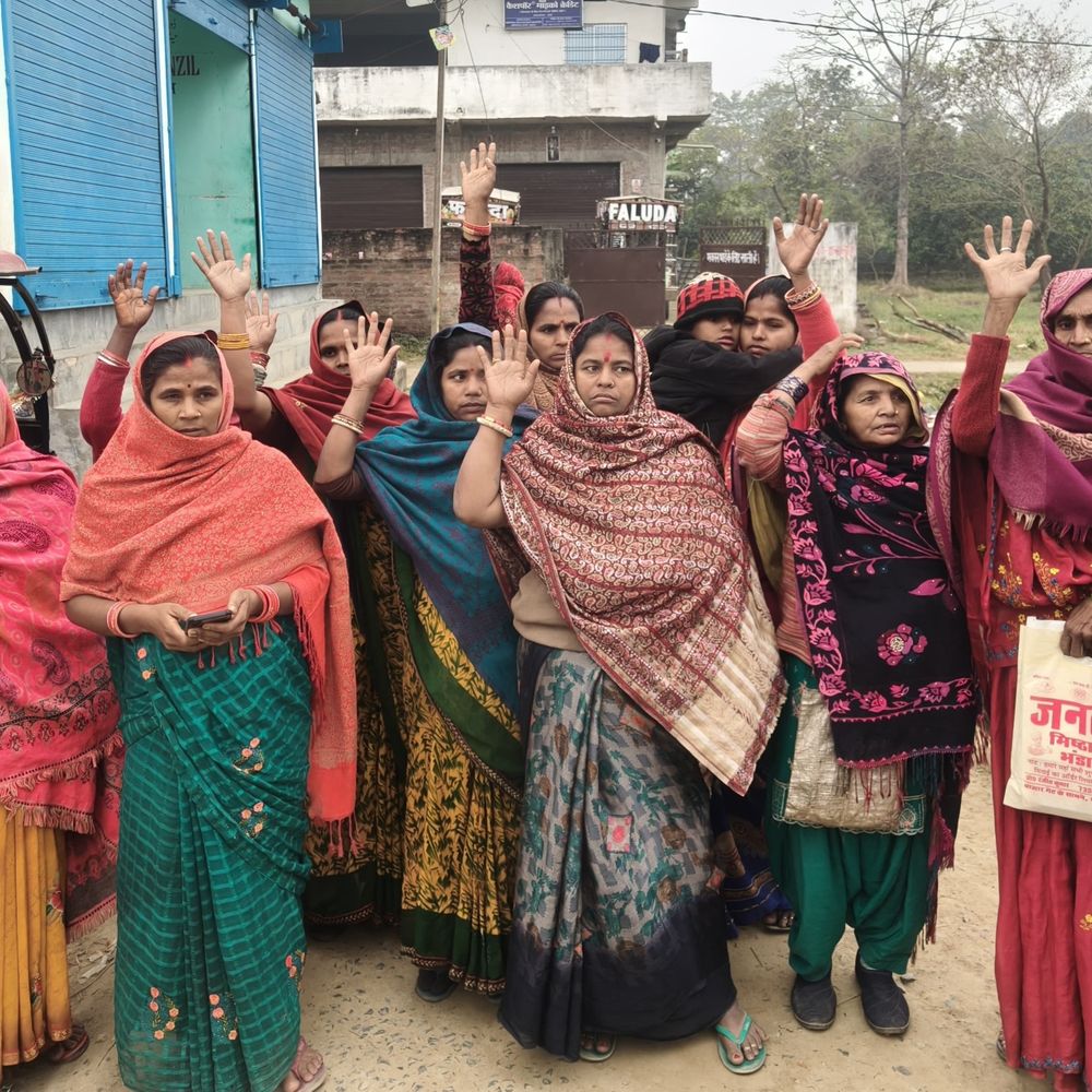 मुजफ्फरपुर में लोन के नाम पर 10 लाख की ठगी:रातोंरात फरार हुई कंपनी, जीविका की तर्ज पर समूह बनाकर 500 महिलाओं से की वसूली