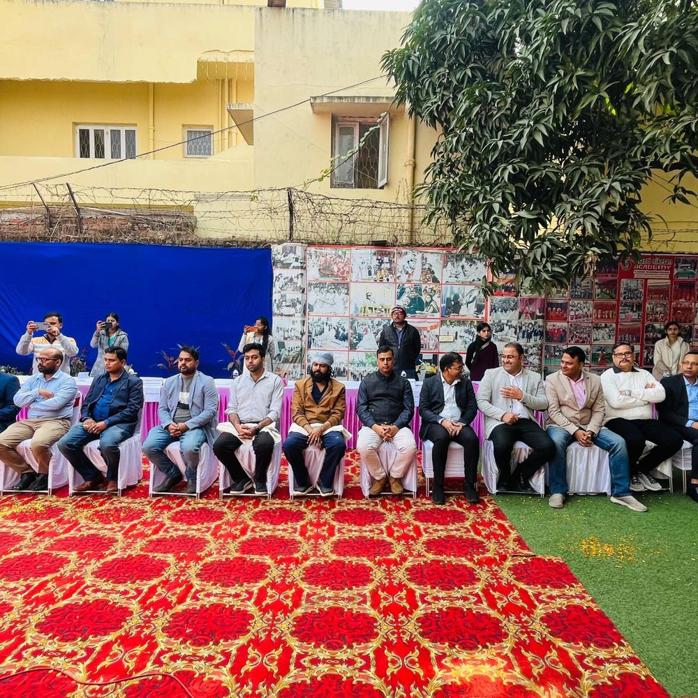 हेल्थ कैंप में 1 हजार से ज्यादा स्टूडेंट-अभिभावकों की जांच:शांति निकेतन में लगा शिविर, गयाजी में फ्री दवा का भी वितरण किया