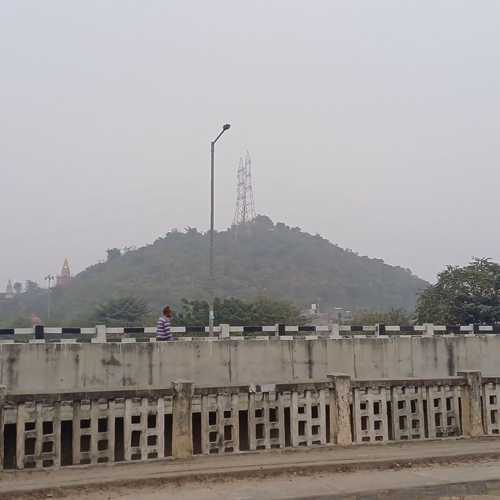 गयाजी में बर्फीली ठंडी हवा ने बढ़ाई परेशानी:7.4 डिग्री दर्ज किया गया न्यूनतम तापमान, अभी और 2 दिन रहेगी कड़ाके की ठंड