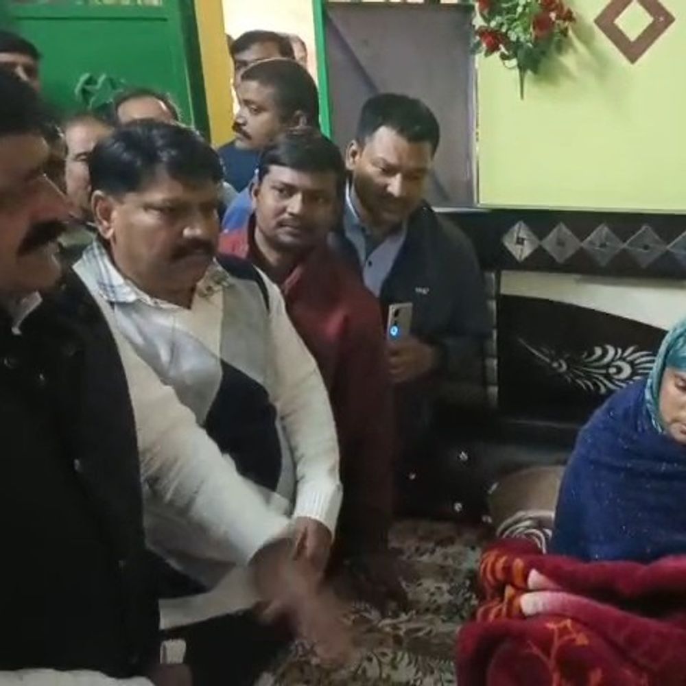 नालंदा मॉब लिंचिंग मारे गए अतहर के घर पहुंचे मंत्री:जमा खान बोले- मुख्यमंत्री के निर्देश पर आया हूं, स्पीडी ट्रायल चलाकर दोषियों को सजा दिलाएंगे